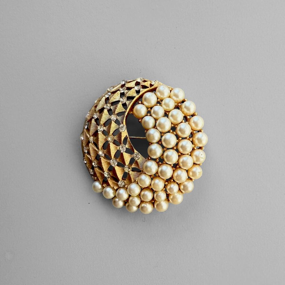 VTG 60s Crown Trifari Pearl Brooch Faux Pearl Rhinestone Signed Giant Swirl
